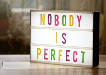 Schild_Nobody is perfect
