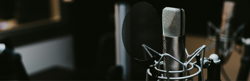 Podcast Mikrofon in einem Studio
