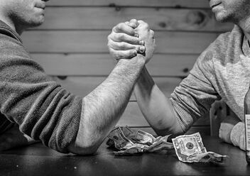 Duell Armdrücken